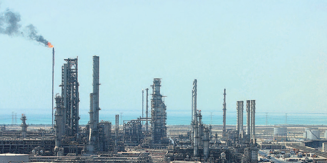 מתקני אחסון ועיבוד נפט של ארמקו בראס טאנורה ב סעודיה