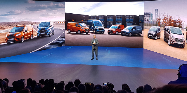 סטיב ארמסטרונג נשיא פורד אירופה מציג פורד רכב חשמלי