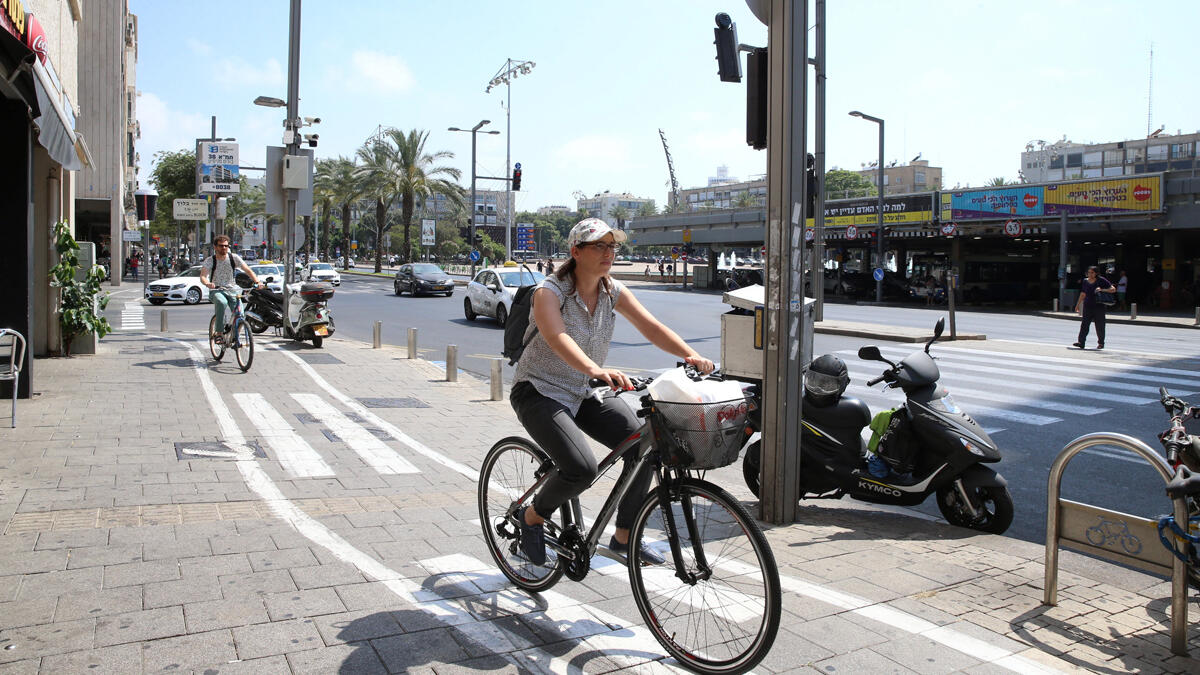 רחוב אבן גבירול ב תל אביב