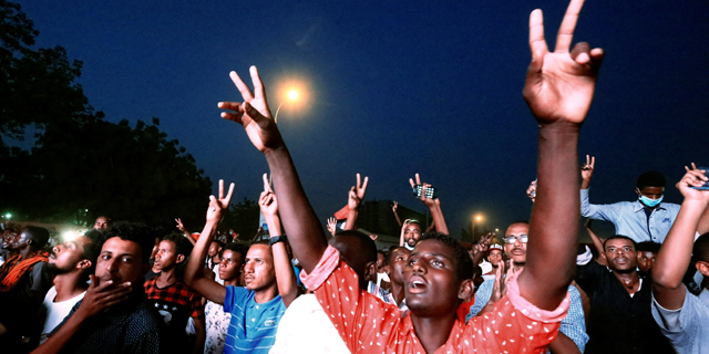 הפגנות ב סודן 10.4.19 חשד להפיכה