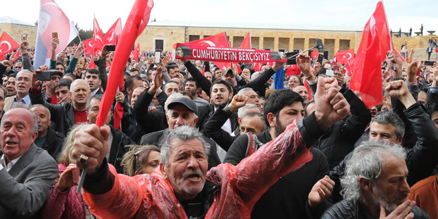 טורקיה אנקרה הפגנה של תומכי המפלגה העממית הרפובליקנית 