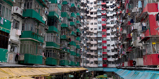 הונג קונג בניין דירות צפיפות דיור עוני עניים אופיר דור