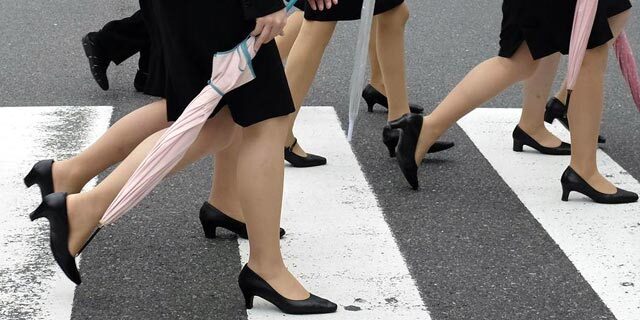 מחאה נגד נעלי עקב יפן
