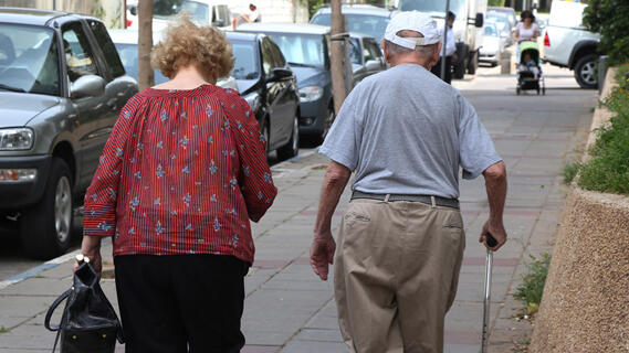 קשישים זקנים פנסיה 2