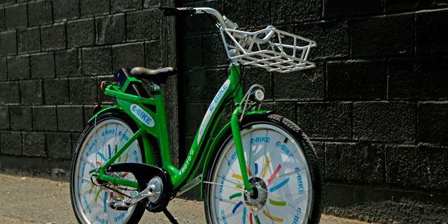 אופניים חשמליים ירוקים 