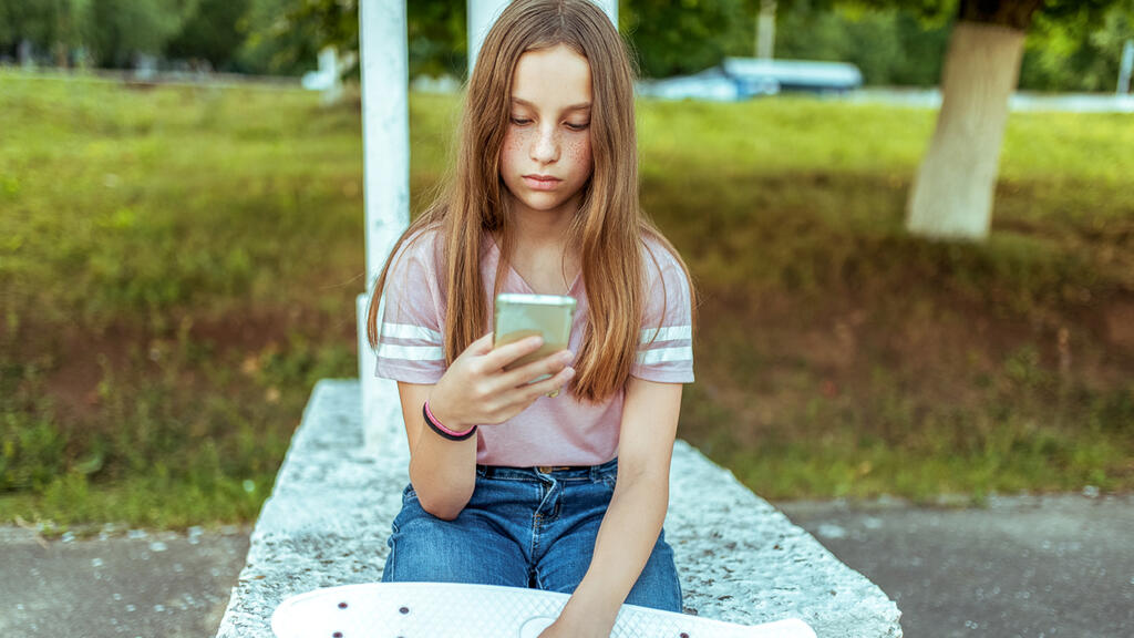 קטינים סמארטפון מובייל צעירים נוער 1