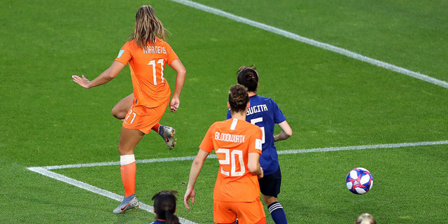 לייקה מרטינס כוכבת נבחרת הולנד כובשת שער נגד יפן מונדיאל 2019