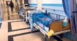 מיטות ב מסדרון ב בית חולים ברזילי