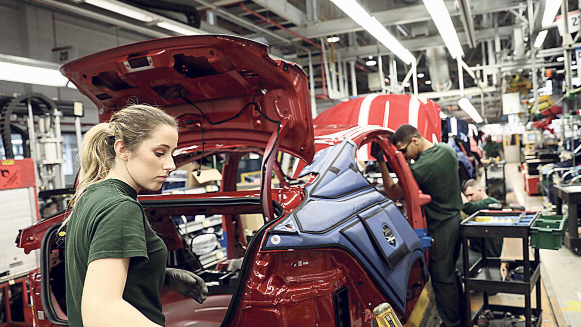 פס ייצור של יגואר בבריטניה