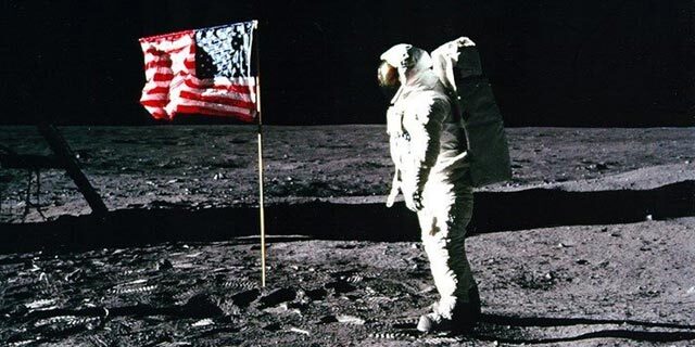 אסטרונאוט באז אולדרין אפולו 11 נחיתה על הירח 