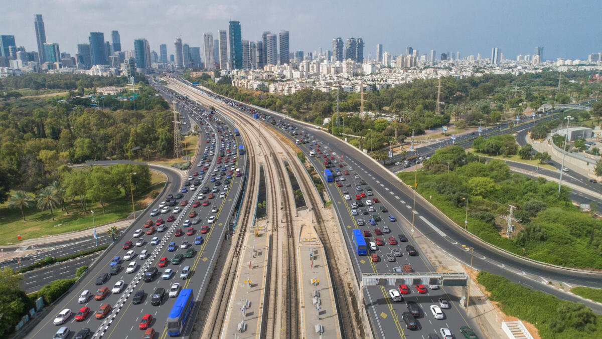 נתיבים מהירים ונתיבי תחבורה ציבוריים לאורך איילון 