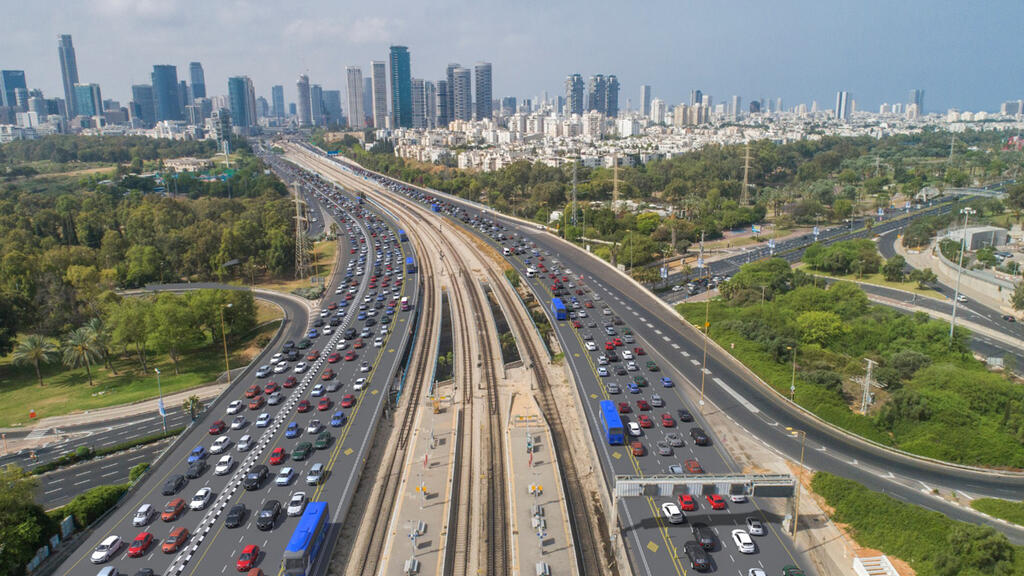 נתיבים מהירים ונתיבי תחבורה ציבוריים לאורך איילון 