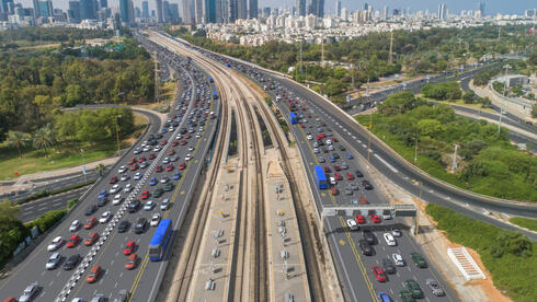 הדמייה וצילום: נתיבי איילון צפו לשיבושים: נתיבי איילון וכביש החוף ייחסמו השבוע בלילות