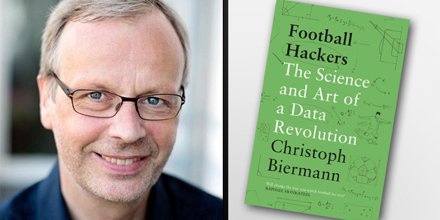 מימין עטיפת הספר football hackers ו סופר הכדורגל הגרמני כריסטוף בירמן