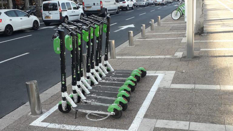 חנייה קורקינטים חשמליים קורקינט ליים תל אביב