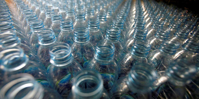 בקבוקי פלסטיק, צילום: בלומברג