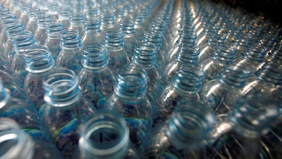 בקבוקי פלסטיק בקבוקים