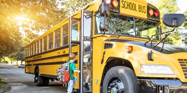 אוטובוס בית ספר ארה"ב תלמידים