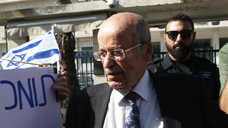 עו"ד רם כספי יועץ לצוות ההגנה של בנימין נתניהו בדרך ל שימוע יום ראשון 