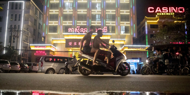 סיהאנוקוויל בלילה בתי קזינו סיניים שמעסיקים עובדים מ סין