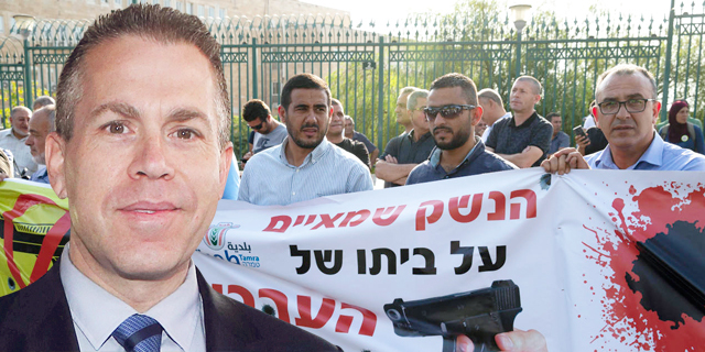גלעד ארדן הפגנה מול משרד ראש הממשלה בעקבות הרציחות ב מגזר הערבי