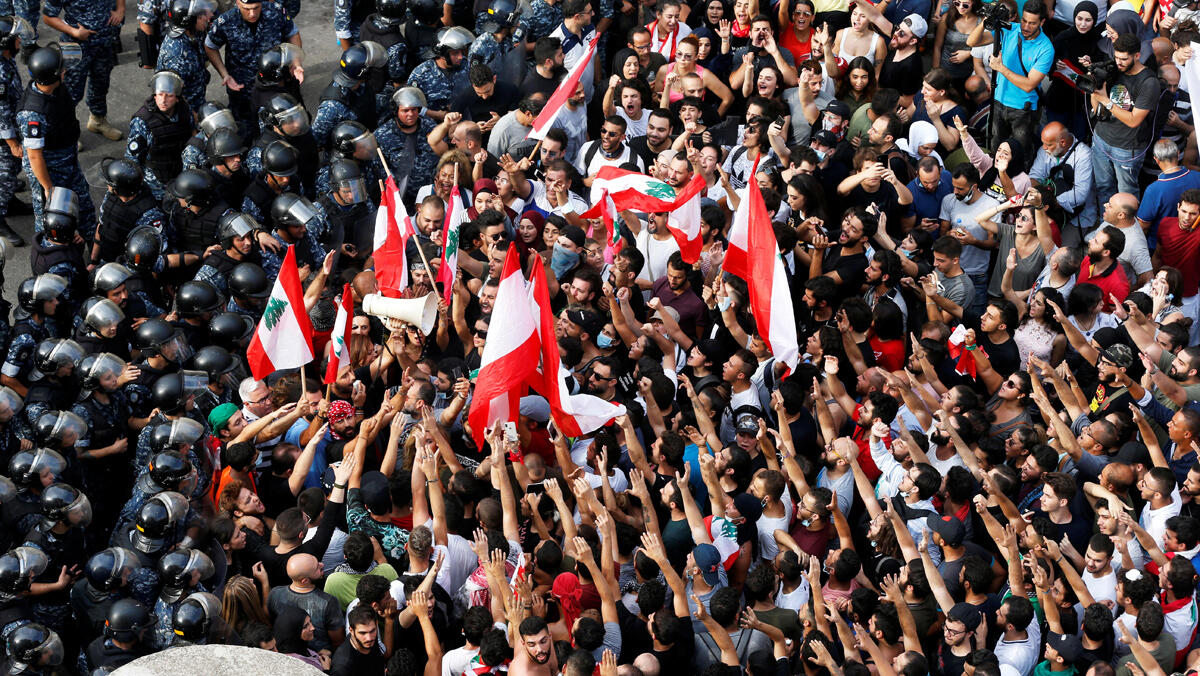 הפגנות ב ביירות לבנון נגד מסים חדשים ויוקר המחיה 6