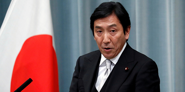אישו סוגאוורה שר המסחר המתפטר של יפן