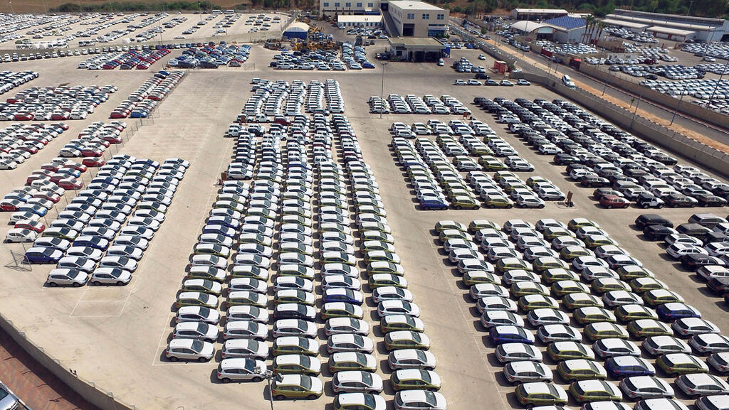 מגרש מכוניות חדשות 