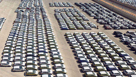 מגרש מכוניות חדשות 