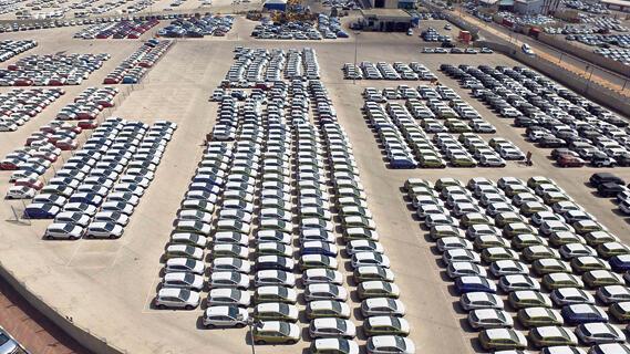 מגרש מכוניות חדשות 