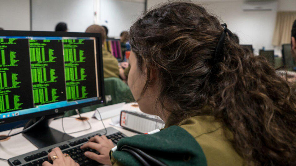 חיילים חיילת יחידה 9900 אמ"ן מודיעין