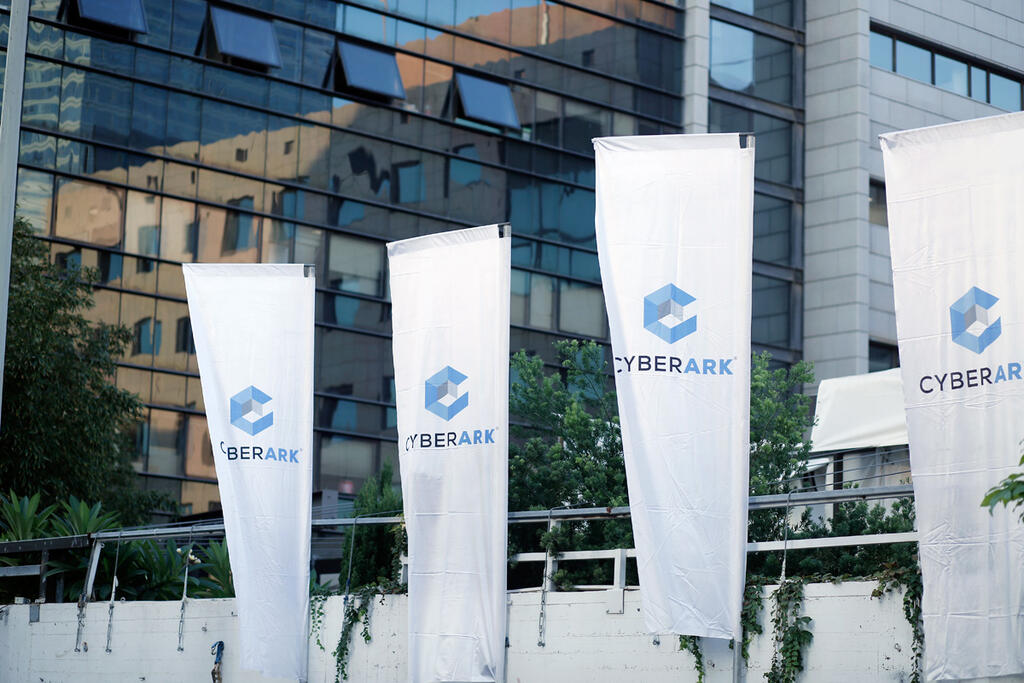 דגלים כנס סייברארק 