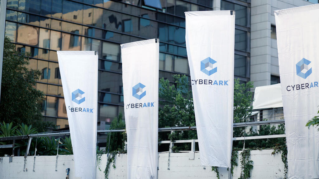 דגלים כנס סייברארק 