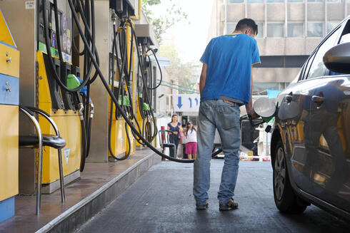 מס הבלו מוטל היום על מוצרים כמו דלק, אלכוהול וסיגריות, צילום: עמית מגל