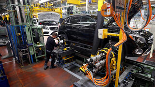 מפעל של מרצדס בנץ ב גרמניה