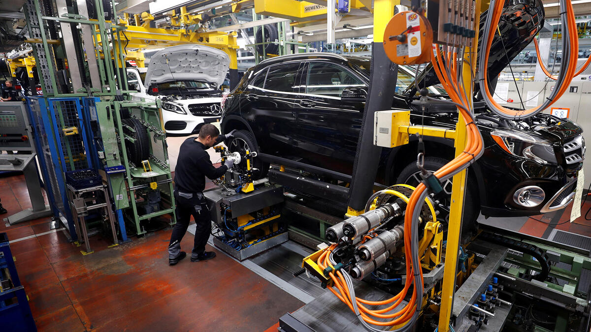 מפעל של מרצדס בנץ ב גרמניה