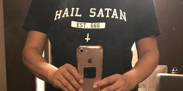 חולצת הריעו לשטן