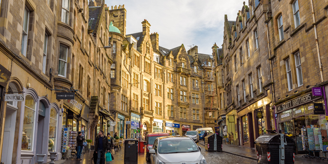 פוטו הרחובות היפים בעולם רחוב קוקבורן אדינבורו סקוטלנד 