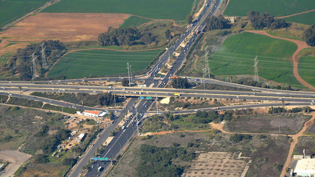 מחלף צומת ירקון כביש 5