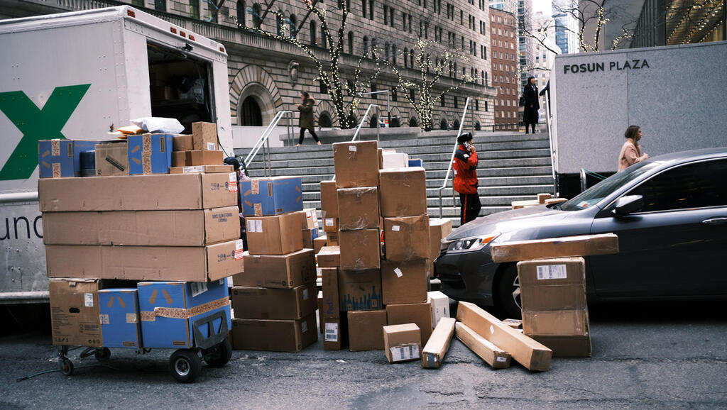 משאית של פדקס ב ניו יורק FedEx