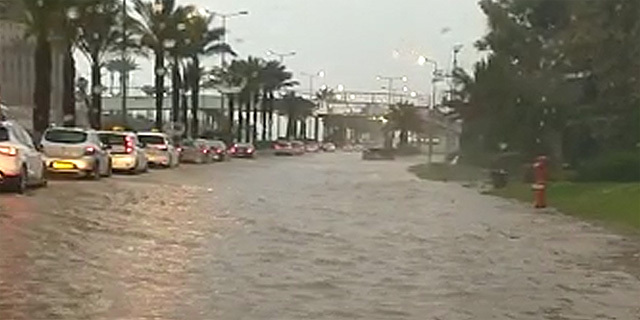 מזג אוויר סוער הצפה הצפות חיפה מול מלון לאונרדו 8.1.20