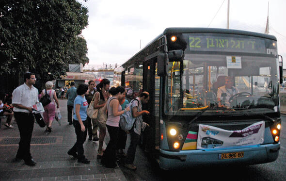 תחבורה ציבורית נוסעים  אוטובוס, צילום: יובל חן