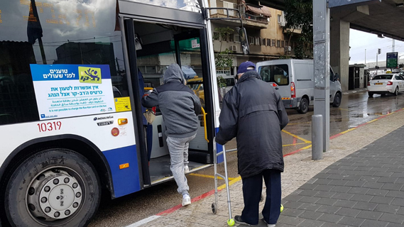 תחבורה ציבורית נוסעים  אוטובוס