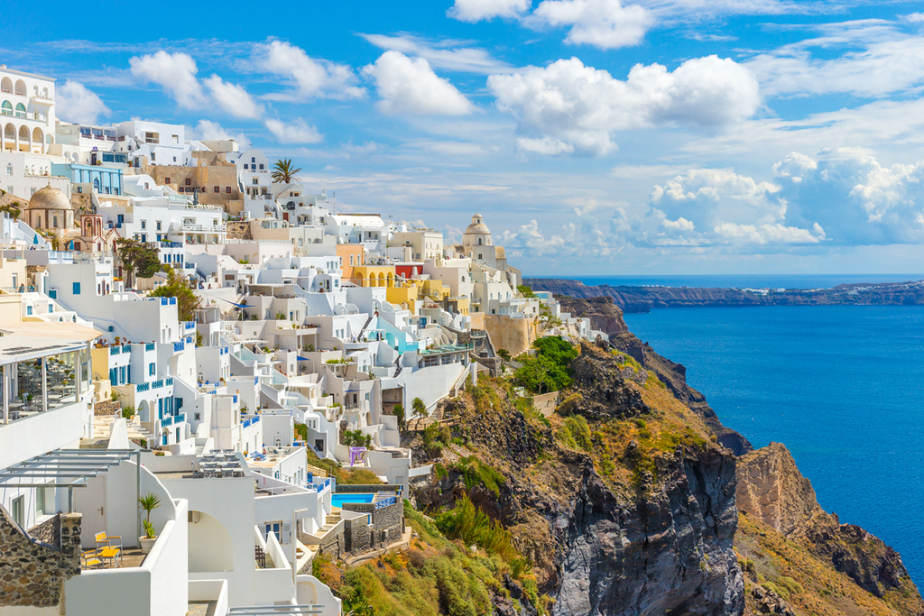יוון מתכננת להתיר כניסת תיירים ב-14 במאי