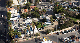 שכונת סומייל צמת הרחובות ז'בוטינסקי פינת אבן גבירול ב תל אביב