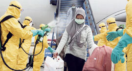 צוותים באינדונזיה מטפלים בנוסעים ששבו מ סין