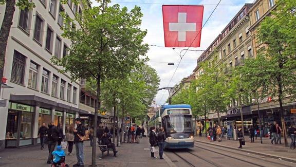 ארה"ב ושוויץ בדרך להסכם סחר: המכסים יופחתו ל־15% - 200 מיליארד דולר יושקעו בארה"ב