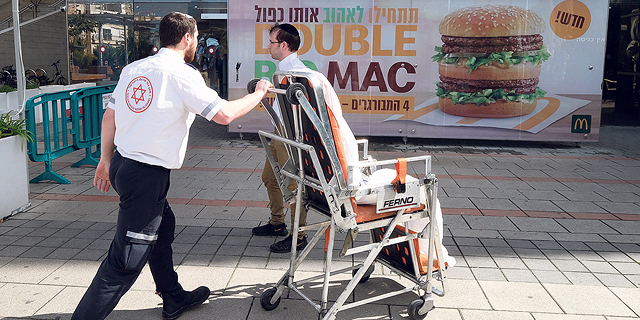 חולה קורונה מפונה מ קניון גבעתיים