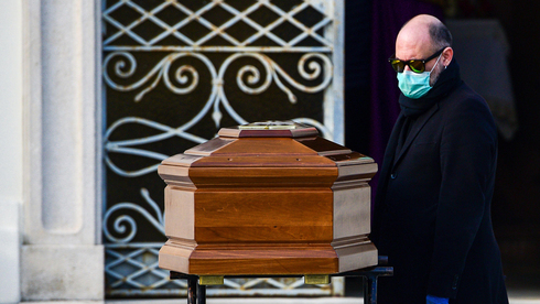 הלוויה באיטליה של מת מקורונה, מרץ 2020, צילום: איי אף פי