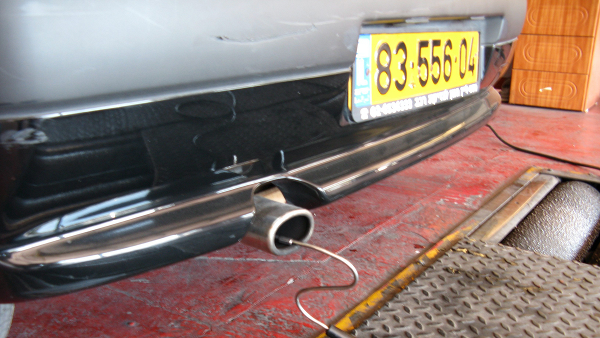 בדיקת פליטת מזהמים ופחמן דו־חמצני ב רכב